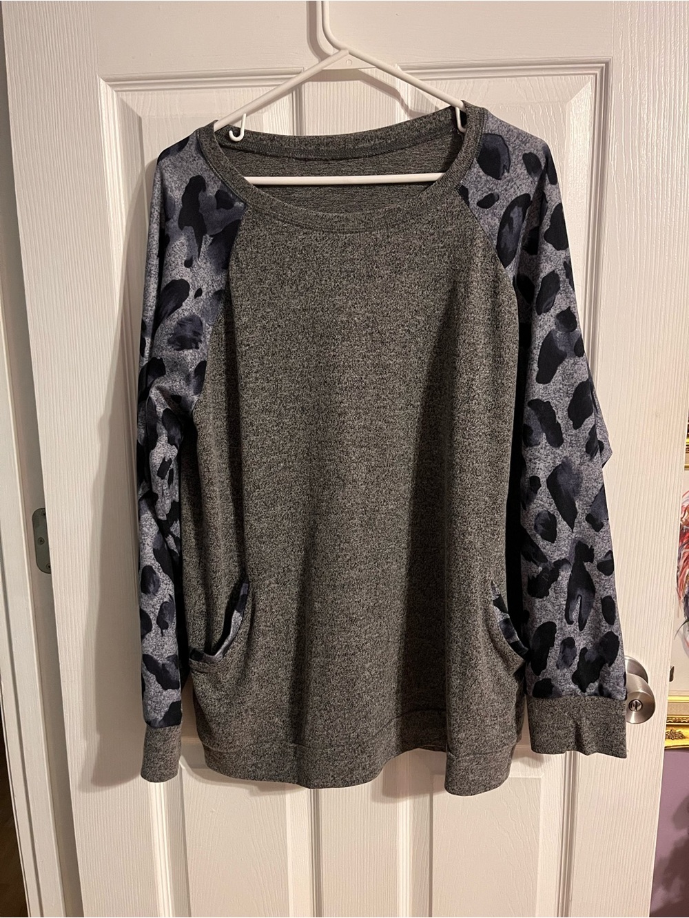 Cozy Grey Pullover with Leopard Print Sleeves size XL